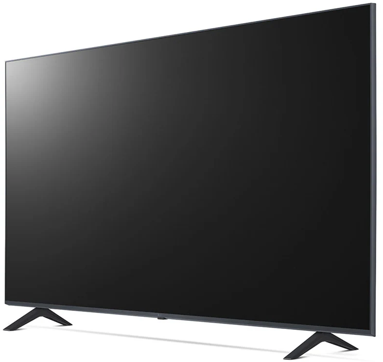 Nagy fekete TV képernyő fekete lábakon, balra döntve, fehér háttér.