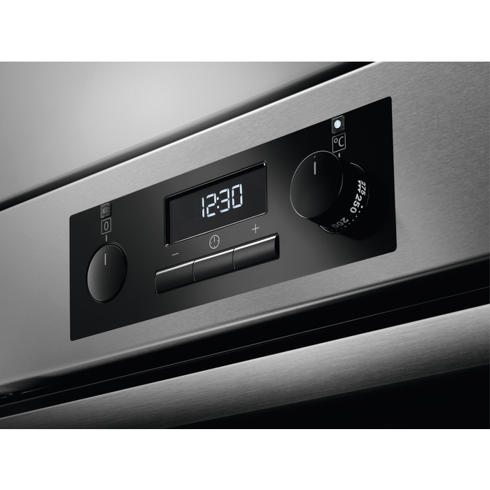AEG BES351111M SteamBake beépíthető sütő gőzfunkcióval