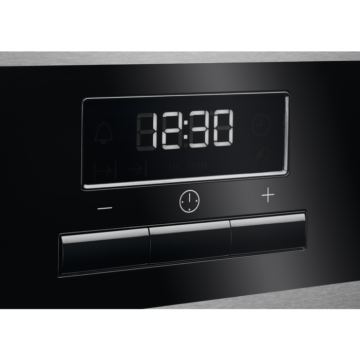 AEG BES351111M SteamBake beépíthető sütő gőzfunkcióval