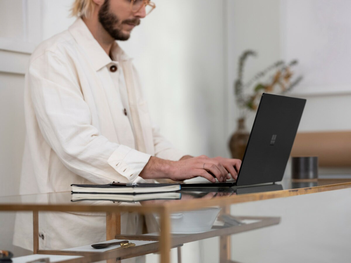 Laptop MICROSOFT Surface Laptop 3 13.5 i5-1035G7/8GB/256GB SSD/INT/Win10H Czarny Metaliczny