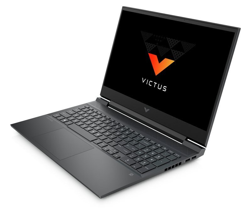Ciemnoszary laptop z otwartym ekranem wyświetlającym logo Victus. Białe tło.