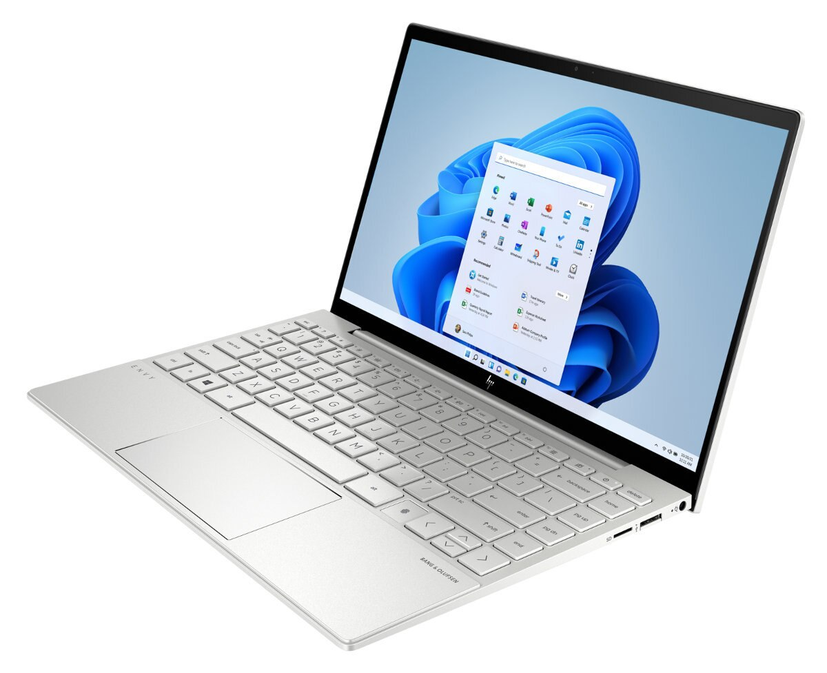 Laptop z Windows 11 na ekranie, otwarty. Biała obudowa, srebrna klawiatura, białe tło.