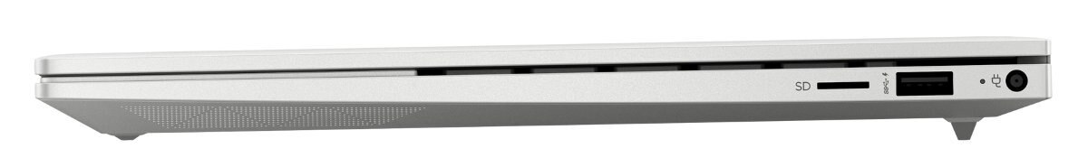 Widok z boku srebrnego laptopa. Porty: karta SD, USB, gniazdo audio, białe tło.