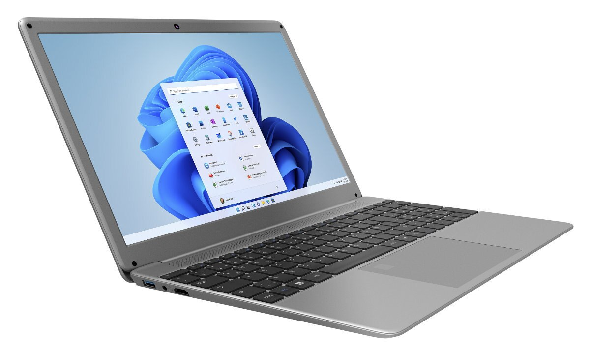 Srebrny laptop, otwarty, wyświetlający interfejs Windows 11.