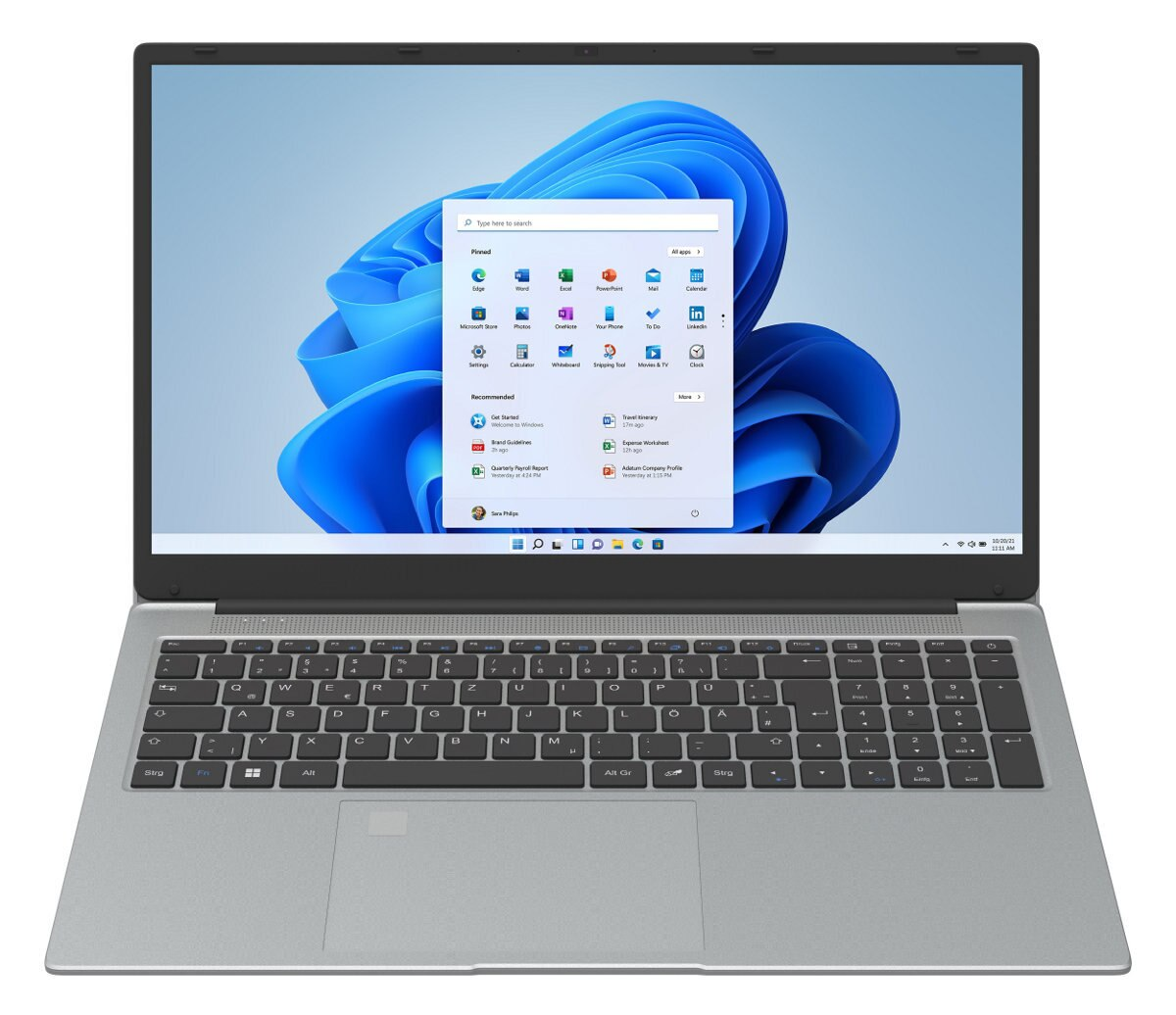 Srebrny laptop z interfejsem Windows 11 na ekranie, otwartym menu start, widoczną klawiaturą.