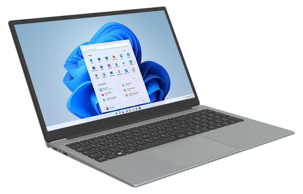 Srebrny laptop otwarty z Windows 11 na ekranie. Klawiatura widoczna.