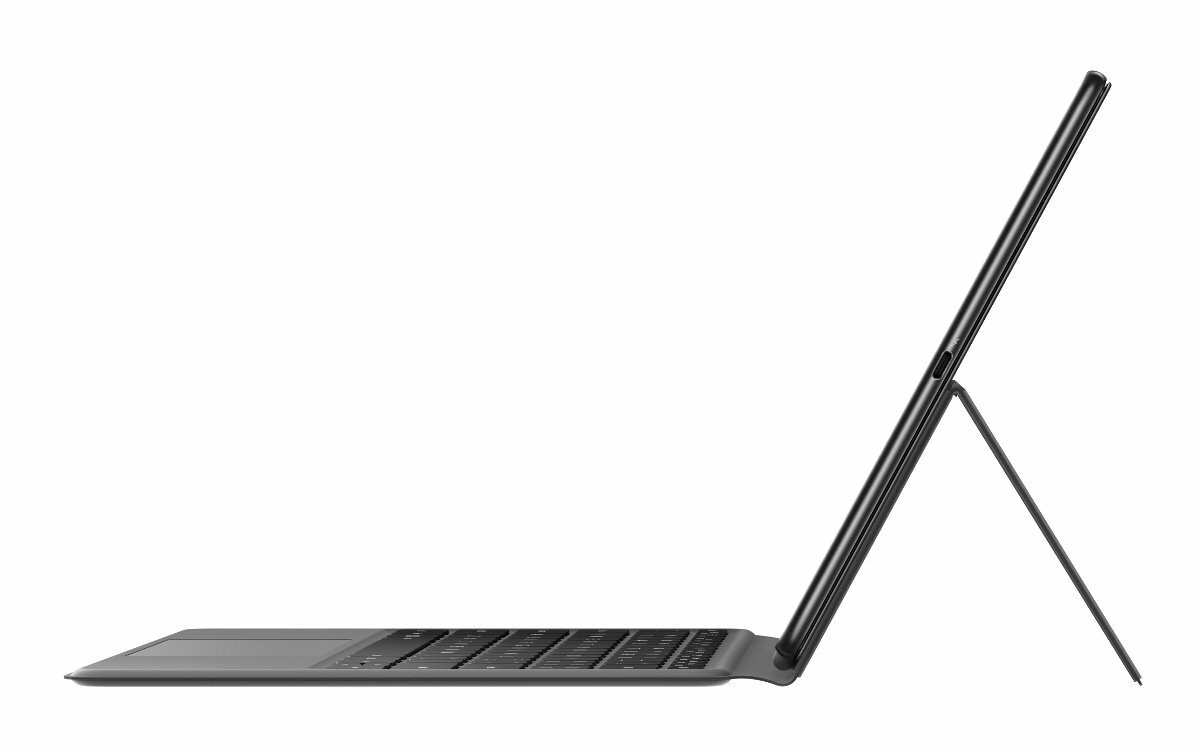 Widok z boku czarnego laptopa z klawiaturą i ekranem, podpartego przez podstawkę.