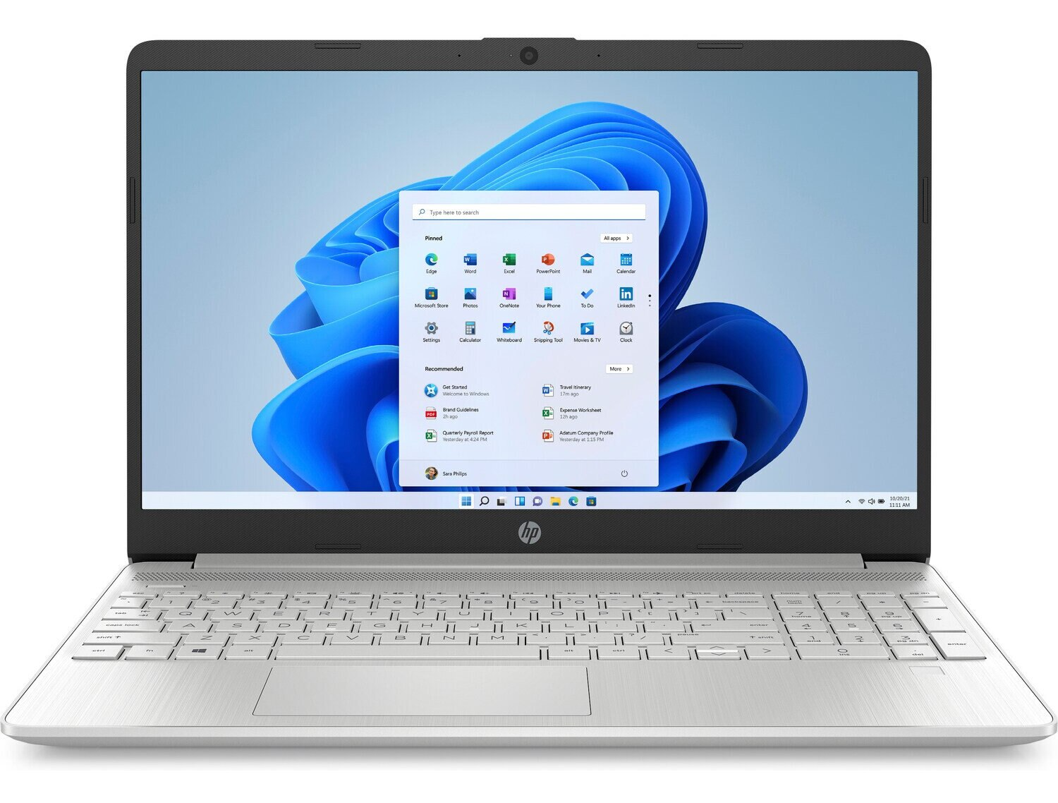 Srebrny laptop HP otwarty, wyświetla ekran główny Windows 11. Klawiatura i gładzik widoczne.