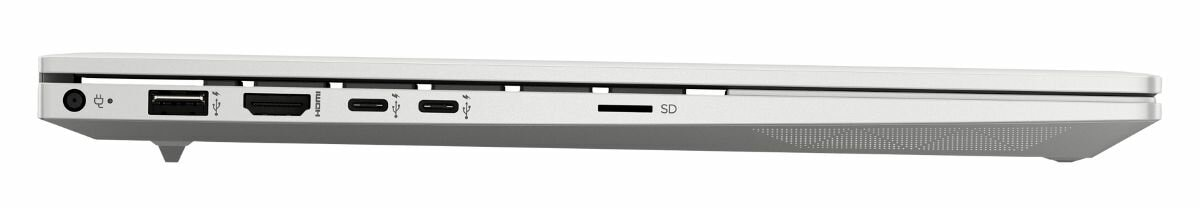 Widok z boku srebrnego laptopa, pokazujący porty i lekko pochyloną konstrukcję.