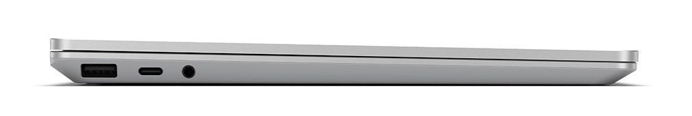 Widok z boku laptopa. Srebrna obudowa z portem USB, USB-C i audio. Białe tło.