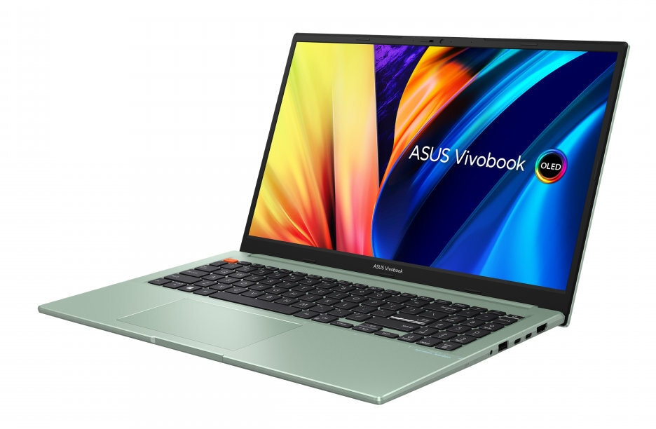 Otwarty zielony laptop Asus Vivobook. Ekran wyświetla logo Asus Vivobook OLED.
