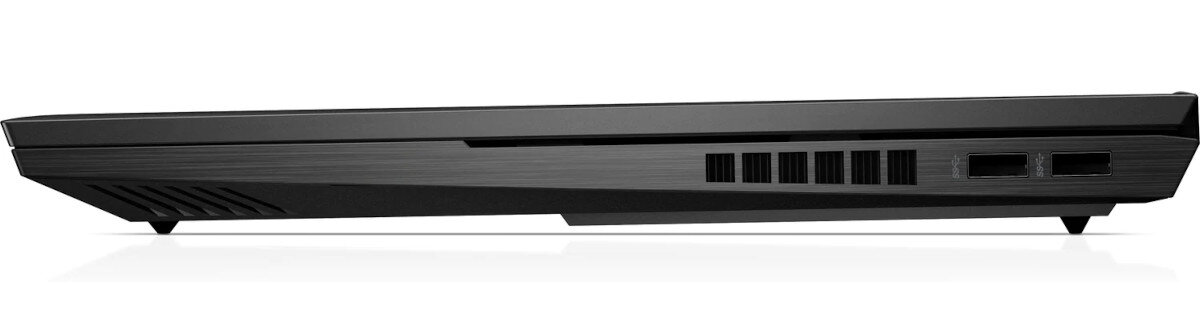 Widok z boku czarnego laptopa z widocznymi otworami wentylacyjnymi i portami na białym tle.