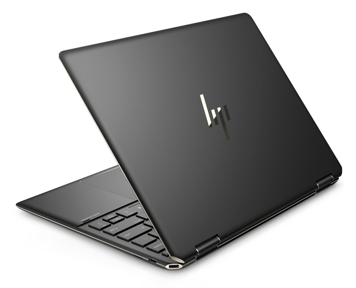 Czarny laptop HP na białym tle. Klawiatura widoczna. Logo HP na górze.