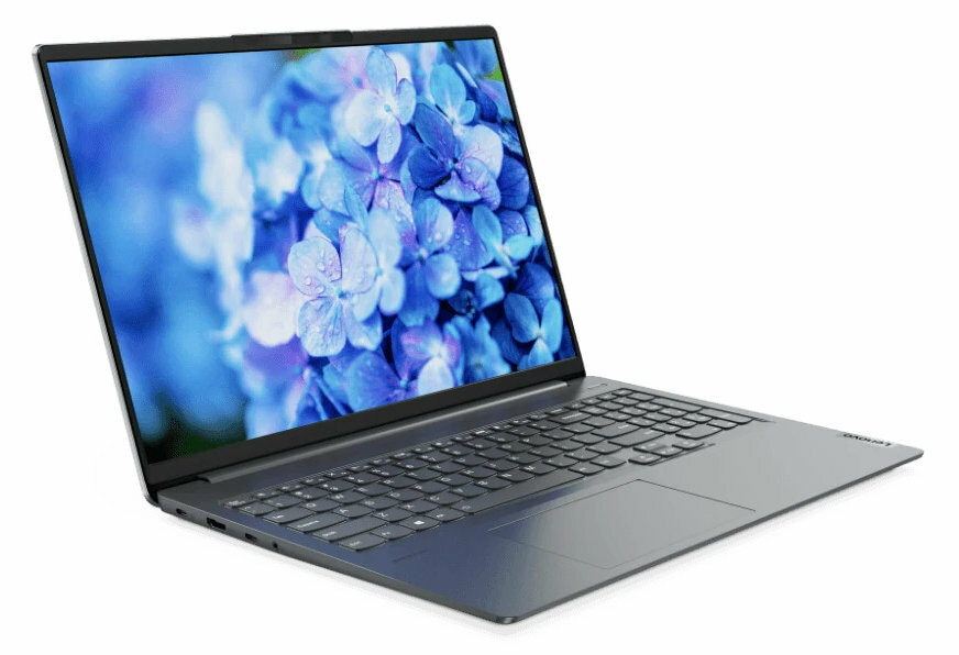 Laptop z otwartym ekranem, kwiatowe tło, widoczna klawiatura, na białym tle.