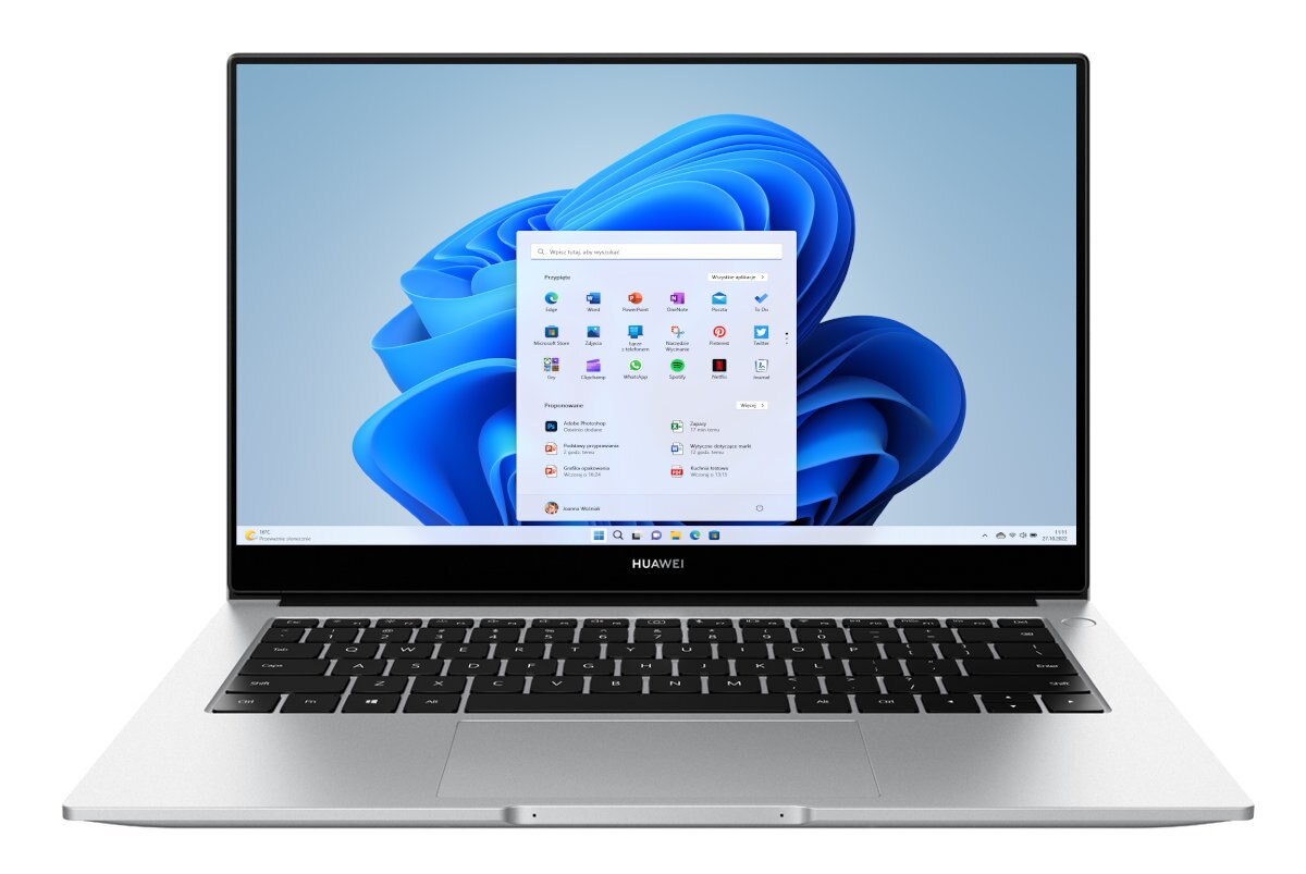 Otwarty srebrny laptop z interfejsem Windows 11 na ekranie. Białe tło.