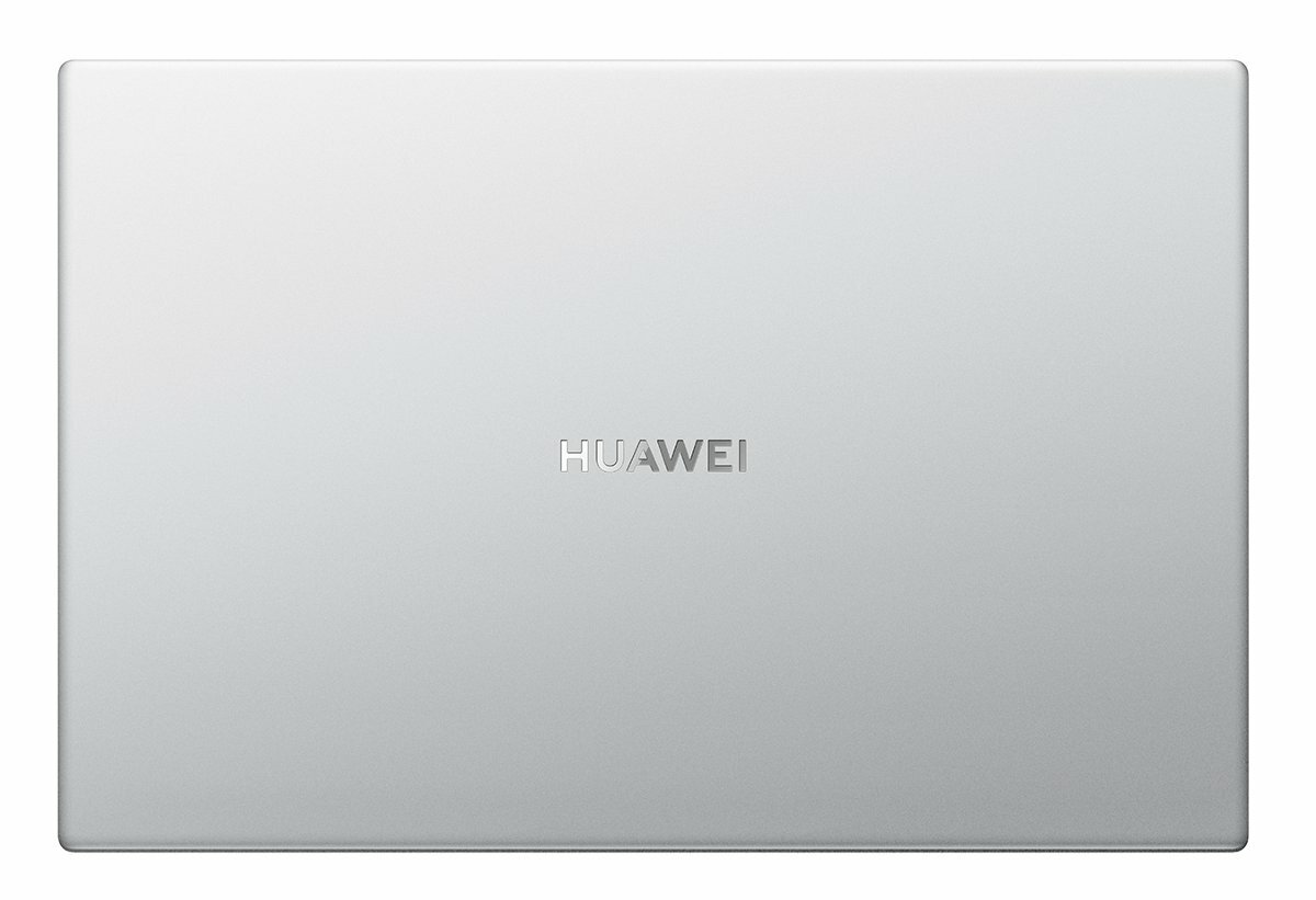 Srebrna pokrywa laptopa z logo HUAWEI pośrodku. Tło jest białe, czyste i uporządkowane.