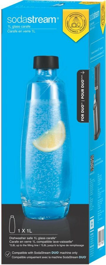 Szklana karafka SodaStream z plasterkiem cytryny w środku i niebieskie pudełko ze szczegółami produktu.