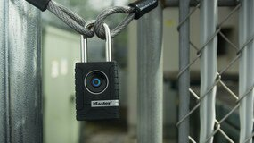 Kłódka Bluetooth MASTERLOCK 4401EURDLH