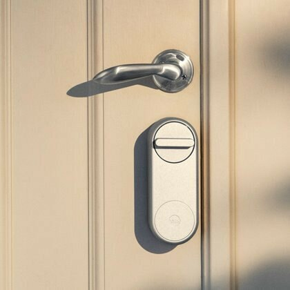 Bezkluczowy zamek YALE Linus Smart Lock Srebrny