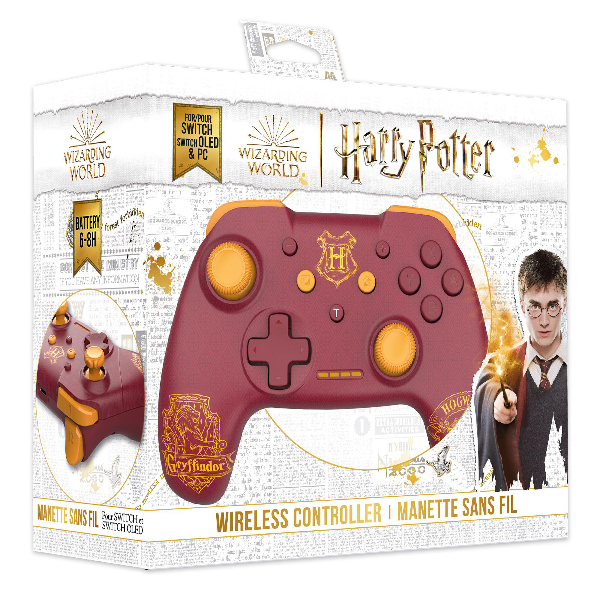 Ein Harry-Potter-Gamecontroller in einer Box. Er ist weinrot und goldfarben mit dem Hogwarts-Logo.