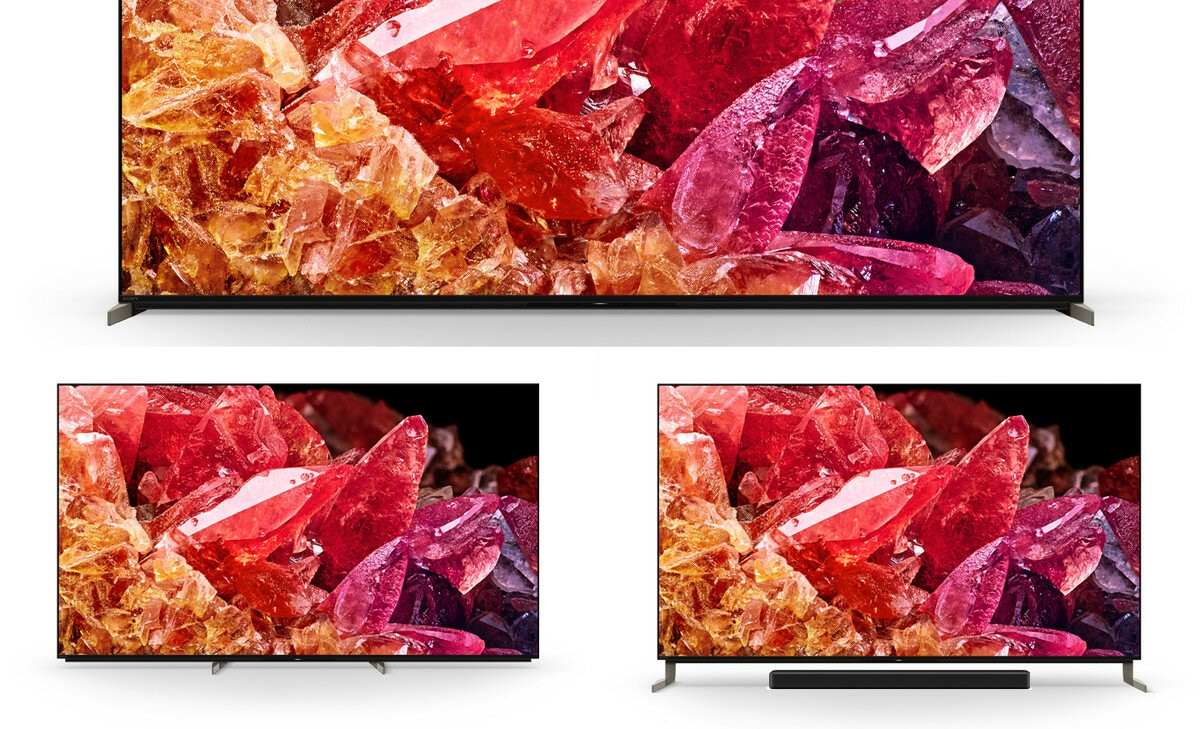 Trzy telewizory pokazujące kolorowy abstrakcyjny obraz. Pierwszy to widok z góry, pozostałe dwa stoją.