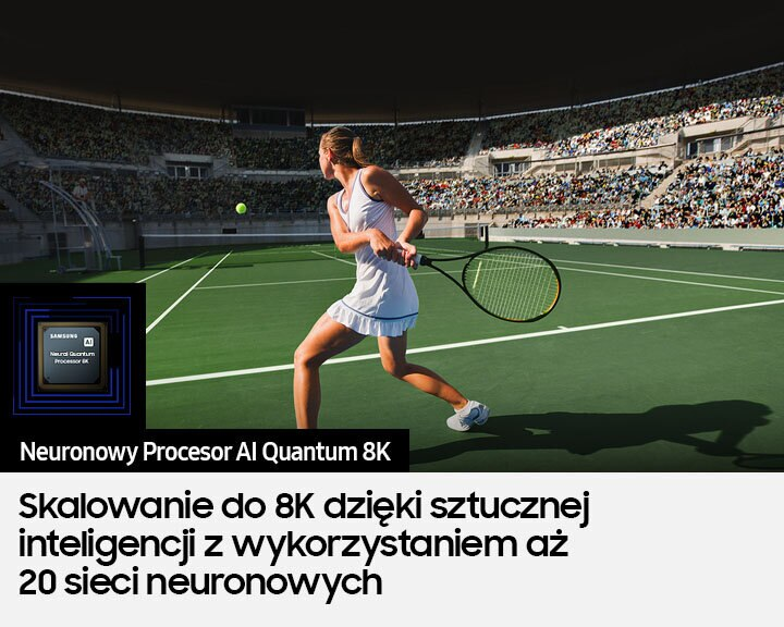 Gracz w tenisa uderzający piłkę na zielonym korcie z wstawionym ekranem telewizora.