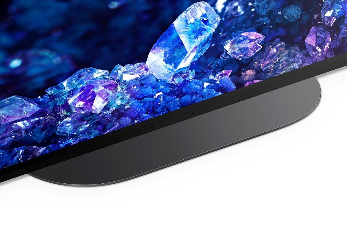 Podstawa ekranu TV, zbliżenie. Niebieskie kryształy i ciemny ekran.