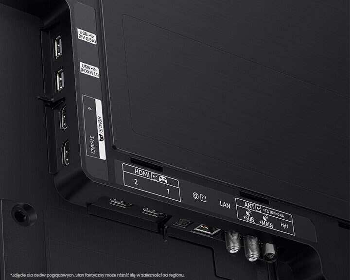 Zbliżenie tylnego panelu telewizora. Widoczne porty HDMI, USB, LAN, antena i inne wejścia.