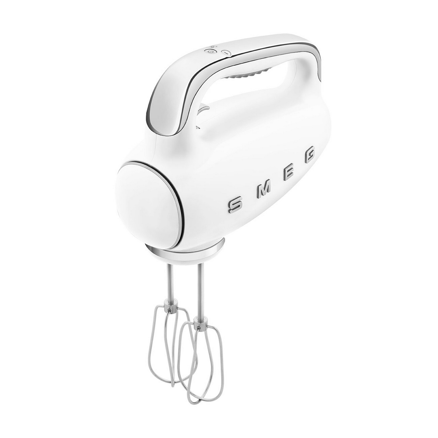 Mixeur plongeant Smeg blanc, vue en angle, avec batteurs argentés, isolé sur fond blanc.