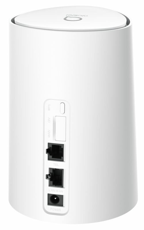 Biały router z czarnymi portami i przyciskami z tyłu. Cylindryczny kształt. Białe tło.