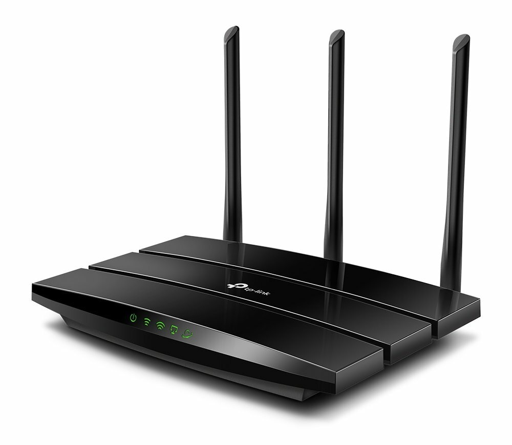Czarny router TP-Link z trzema antenami na białej powierzchni. Świecą się zielone światła.
