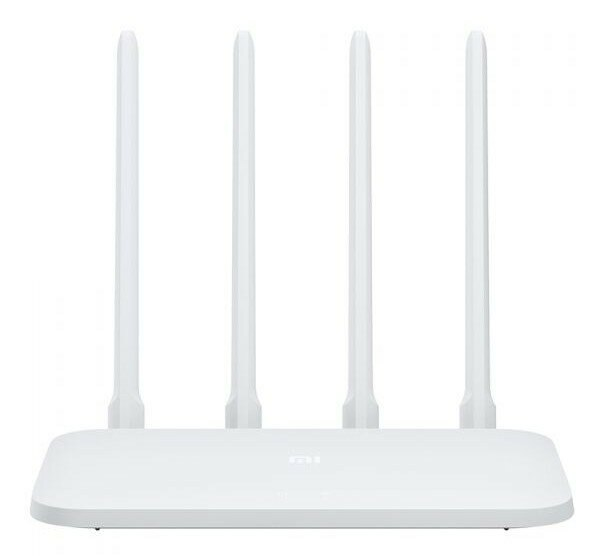 Biały router z czterema antenami. Podstawa gładka, widoczne logo.