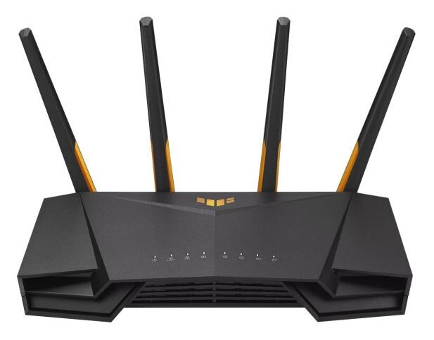 Czarny router z czterema antenami, żółte akcenty u góry. Na białym tle.