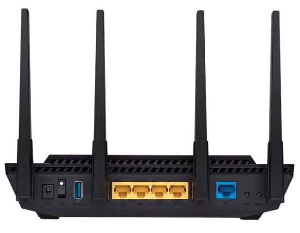 Czarny router z antenami. Pokazuje porty i gniazda połączeniowe z tyłu.