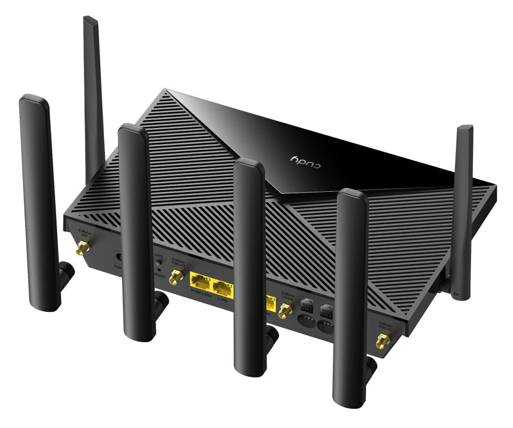 Czarny router z wieloma antenami i portami, widok pod kątem na białym tle.