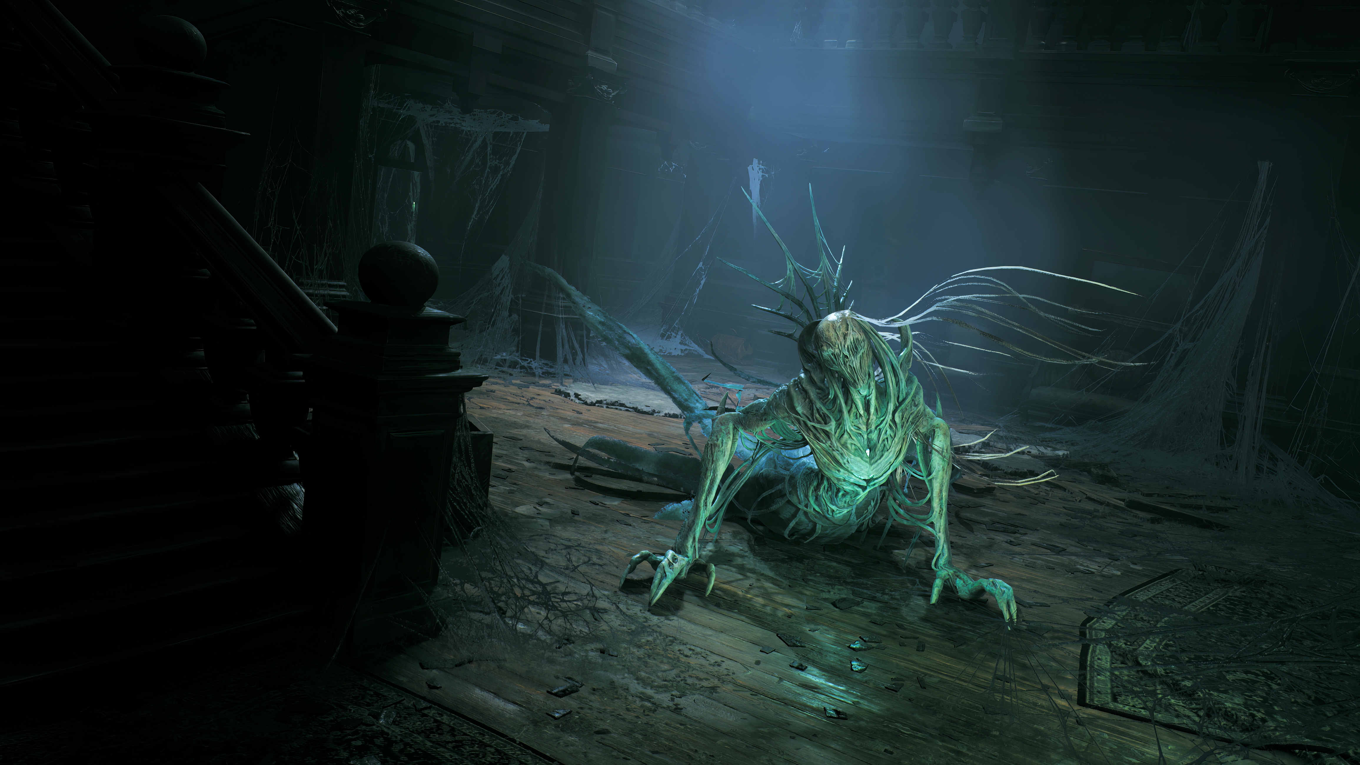 Monster in einem dunklen, staubigen Raum. Spinnweben, alte Treppe und gedämpfte Beleuchtung.