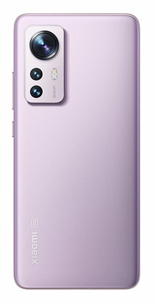 Tył jasnofioletowego telefonu z modułem aparatu w lewym górnym rogu i logo Xiaomi.
