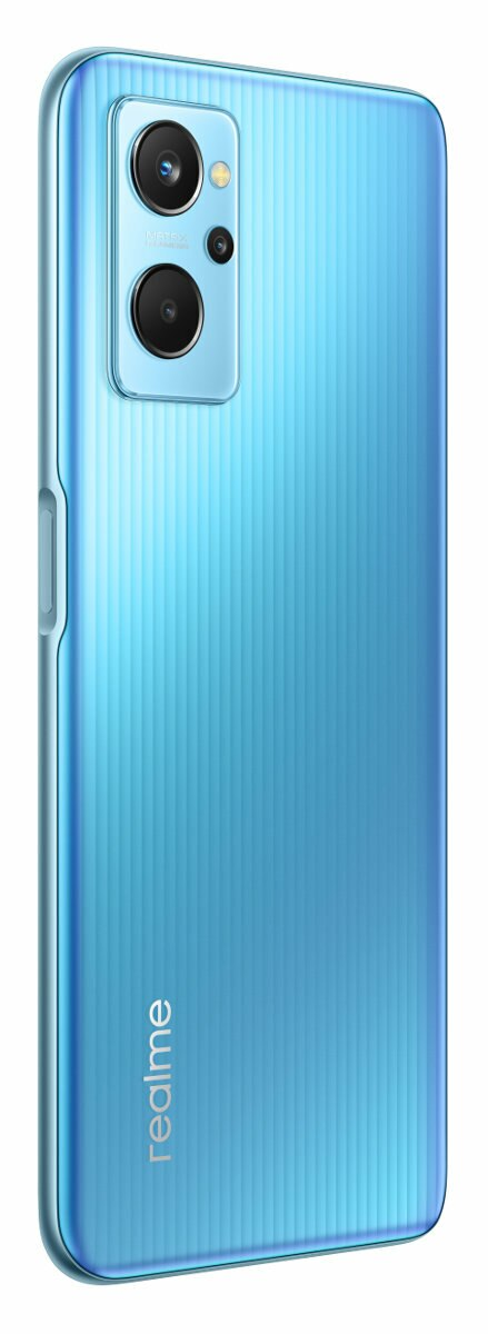 Niebieski telefon Realme, widok z tyłu z pionowymi paskami. Podwójny aparat i lampa błyskowa. Białe tło.