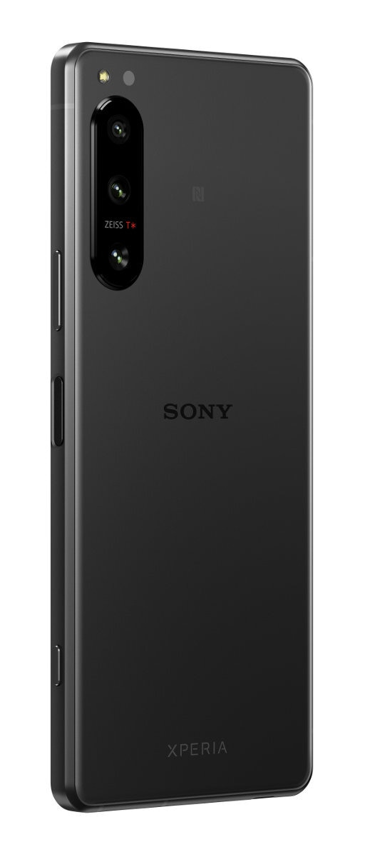 Tył czarnego telefonu Sony Xperia. Posiada trzy aparaty oraz logo Xperia i Sony.