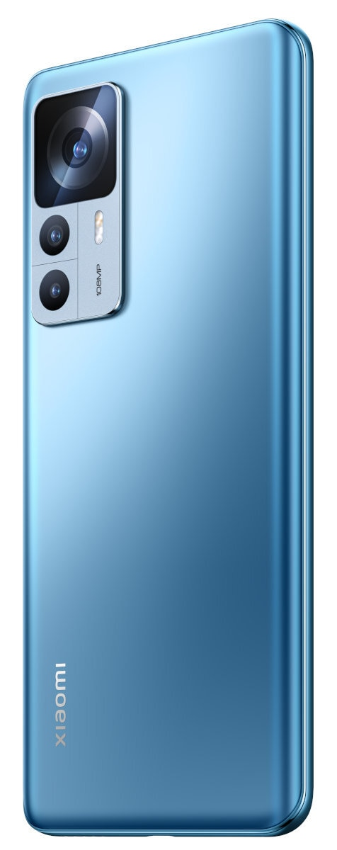 Niebieski telefon z widocznym modułem kamery i białym logo Xiaomi.
