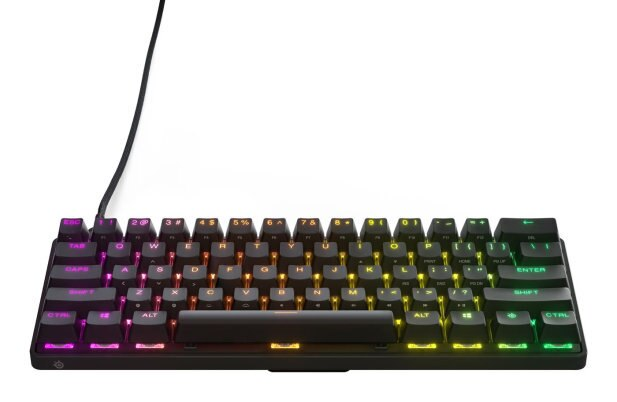 Czarna klawiatura mechaniczna z podświetleniem RGB. Klawisze są oznaczone, z kablem.