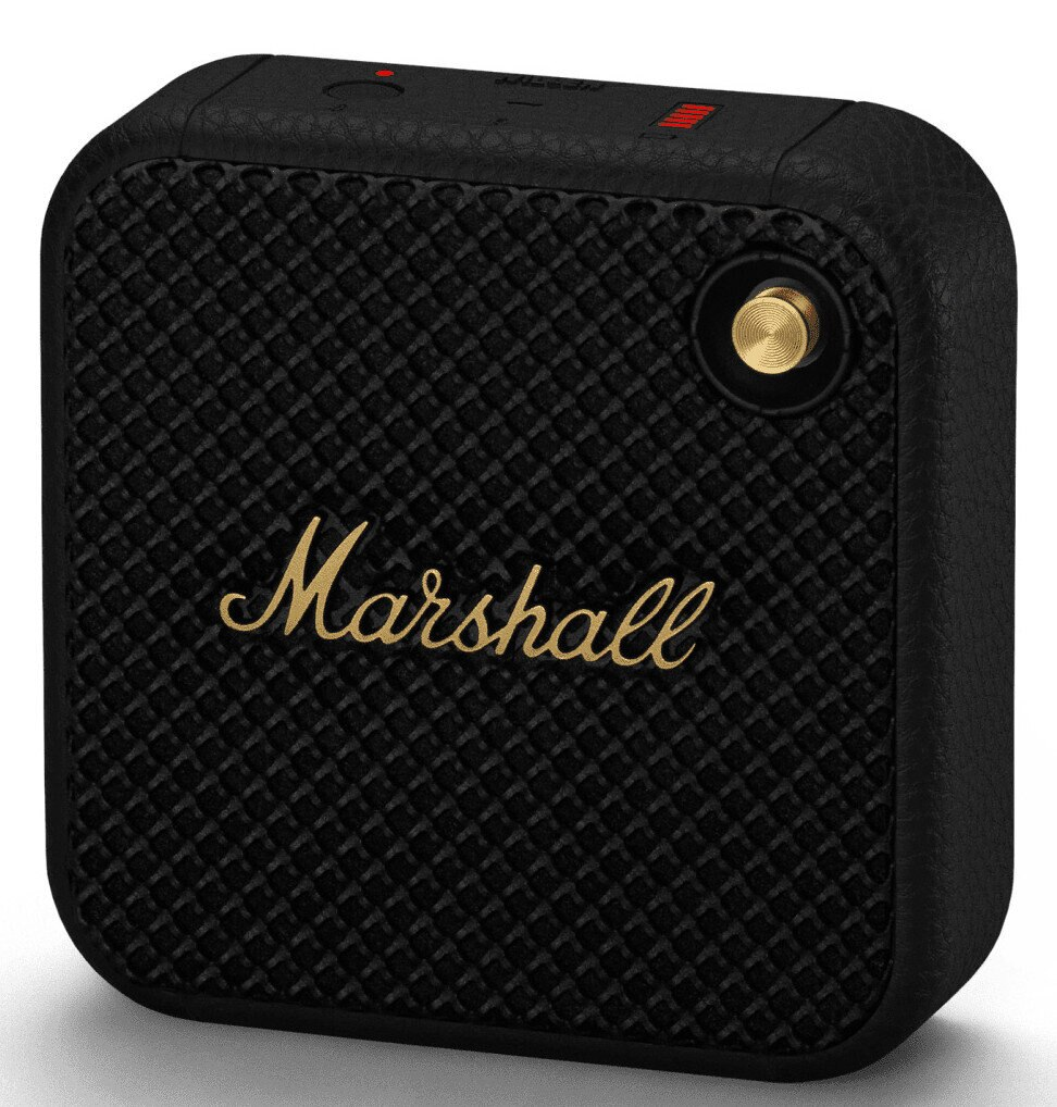 Czarny głośnik Marshall. Złote logo Marshall. Czarny przód z siatki, ze złotym pokrętłem.