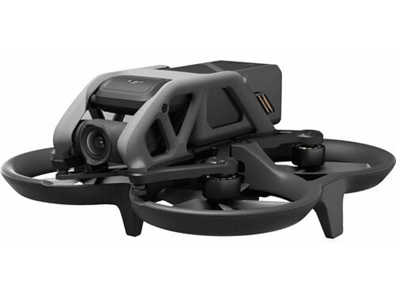 Küçük gri drone, siyah pervaneler, önde kamera. Beyaz arka plan.