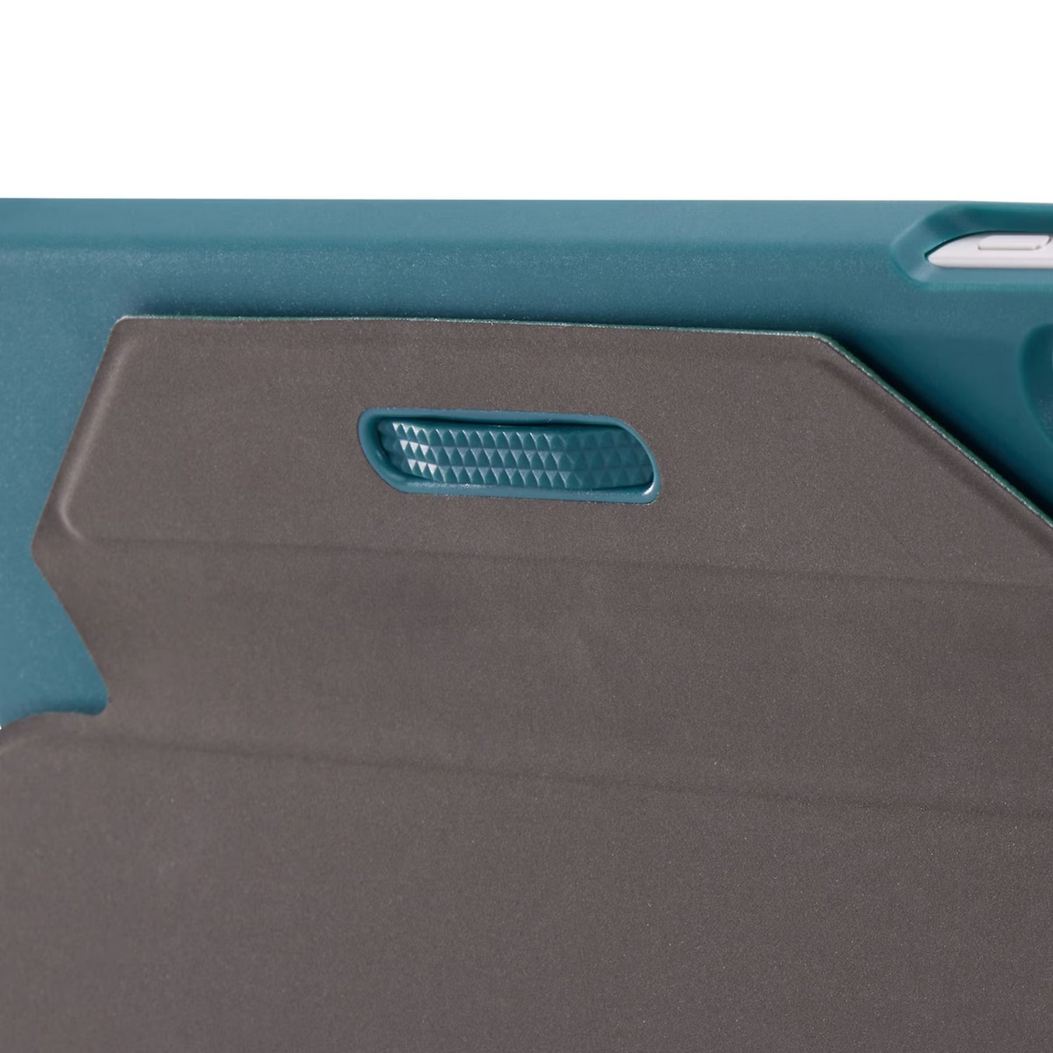 Gros plan sur un étui de tablette. Il est bleu sarcelle et gris.