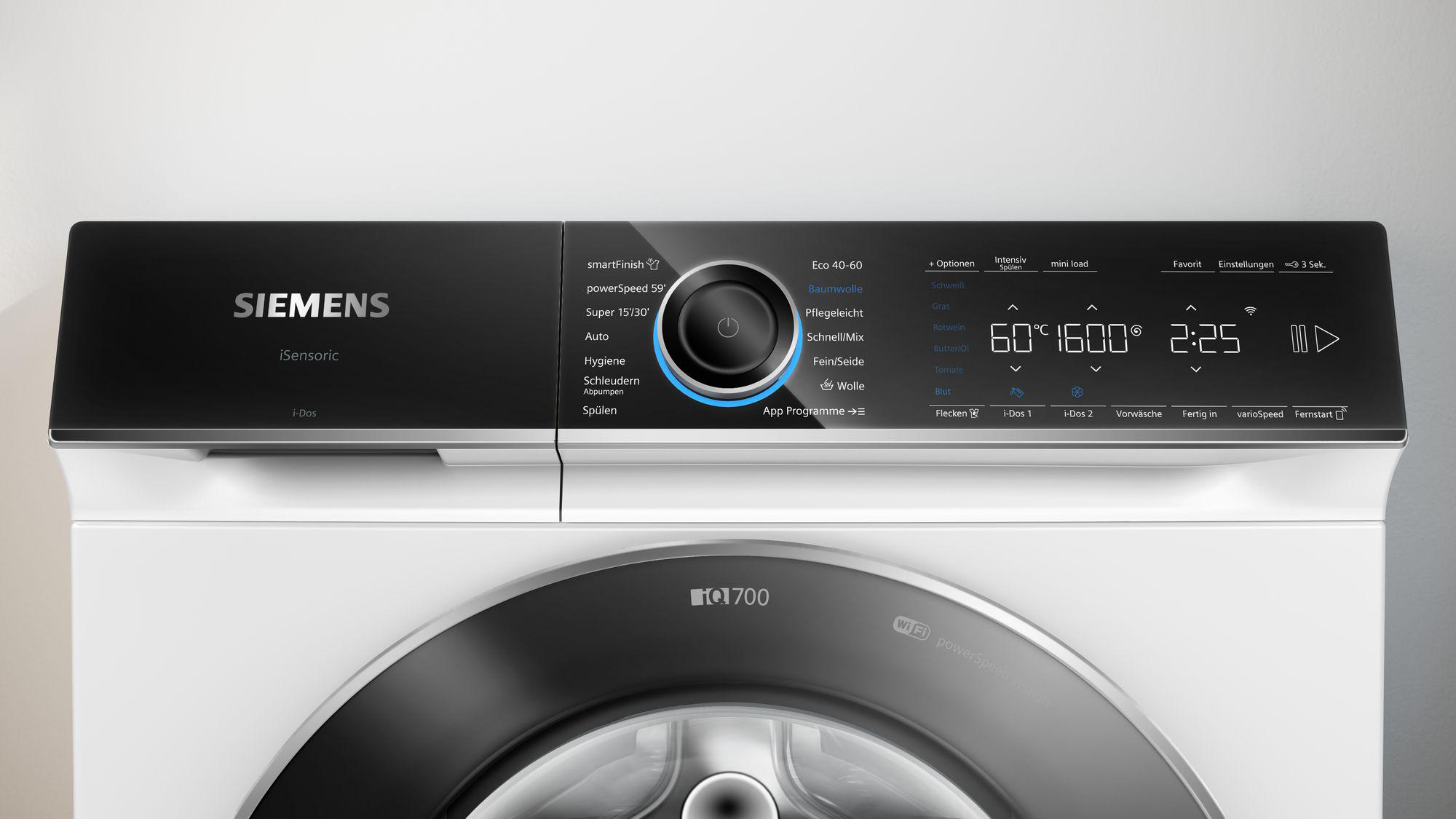 Eine Siemens-Waschmaschine. Mit Digitalanzeige, Bedienelementen und einem prominenten Power-Button. Die Maschine ist weiß und schwarz.