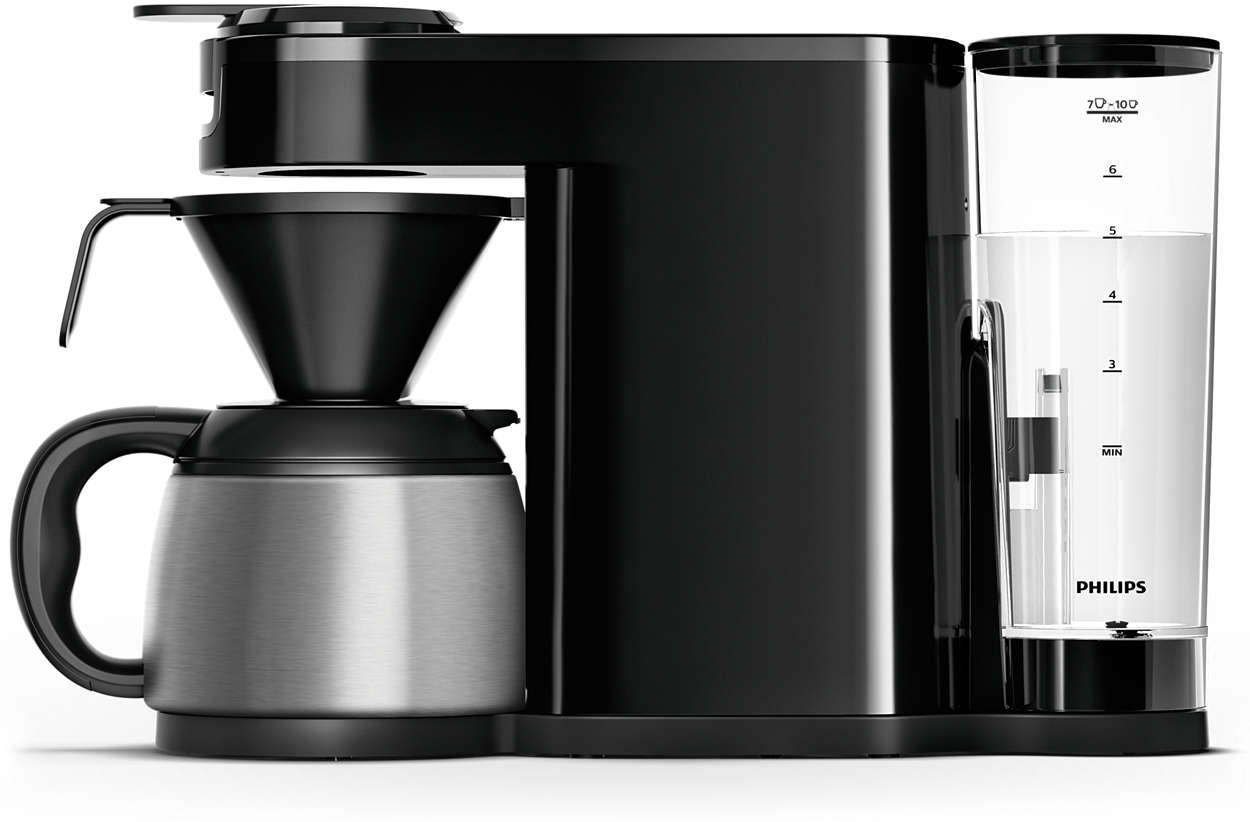Schwarze Kaffeemaschine mit Wassertank und silberner Karaffe.