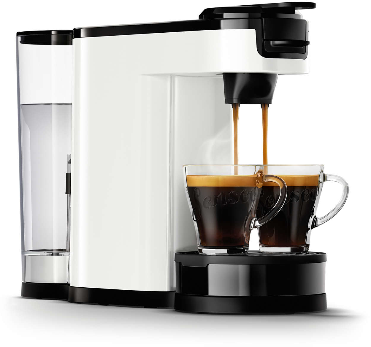 Witte koffiemachine die koffie in twee glazen schenkt.