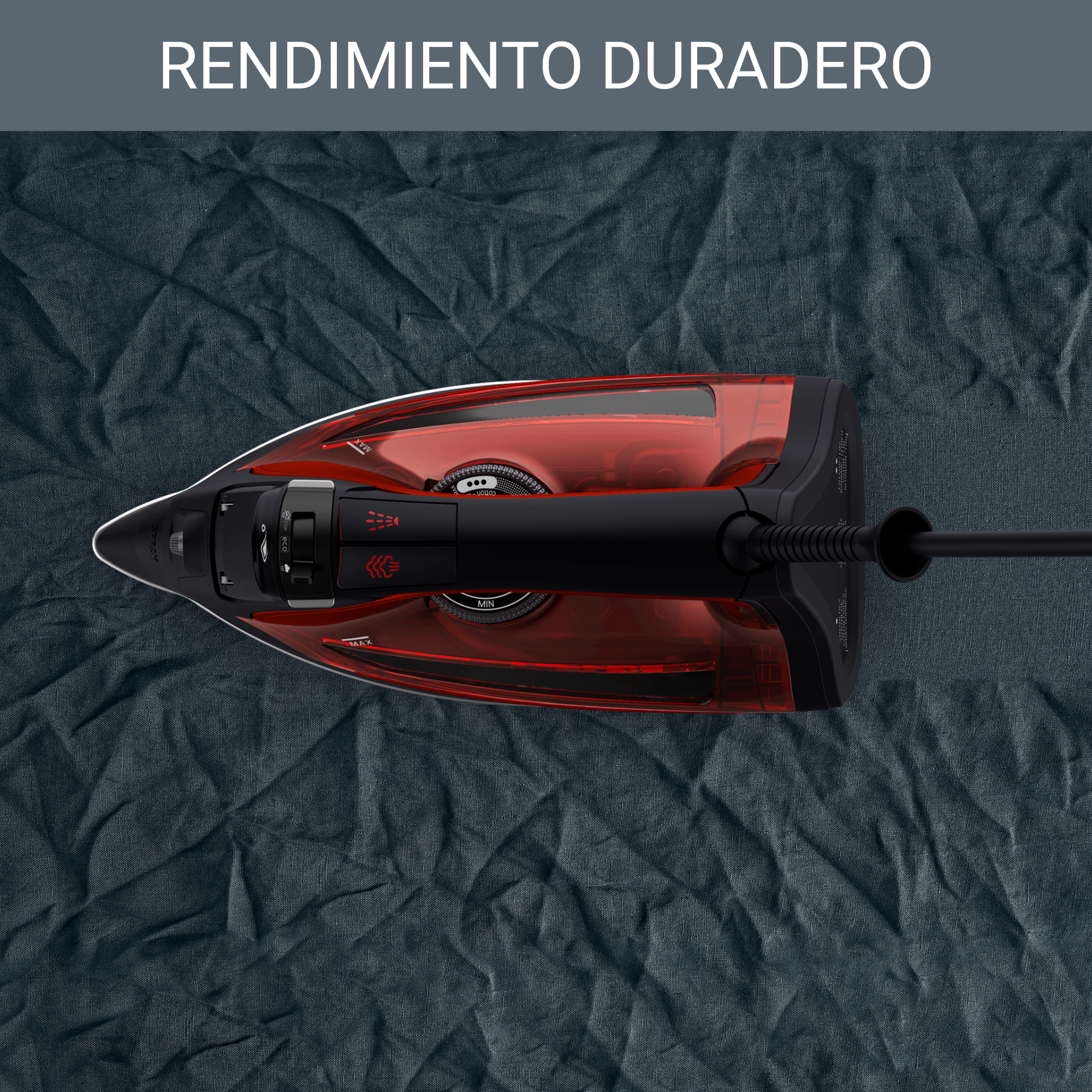Vista superior de plancha roja sobre tela azul. La plancha tiene mango negro, iconos de vapor.