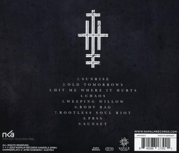 CD-Rückseite mit schwarzem Hintergrund und Titelliste.