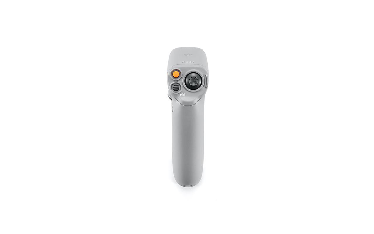 Ein grauer Drohnen-Controller mit Knöpfen und einem Joystick, vor weißem Hintergrund.